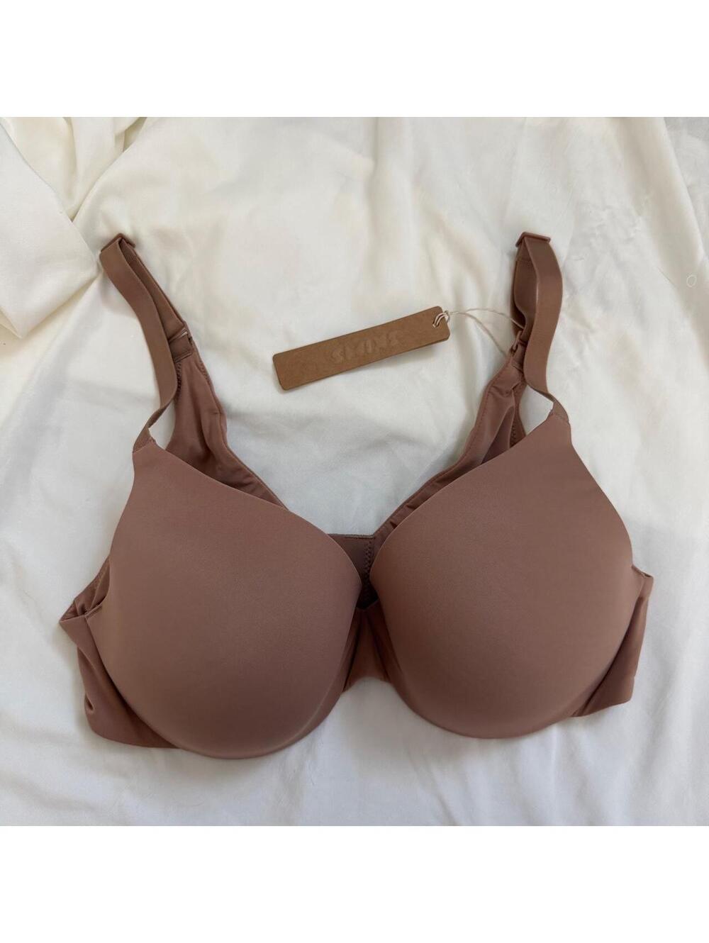 Skims smoothing intimates full coverage lightly lined bra NWT